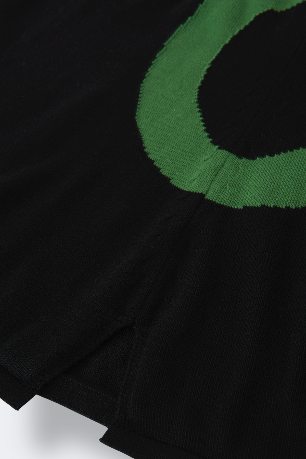 TOP ANDY en maille de cotton pima bicolore avec motif circulaire | NOIR VERT