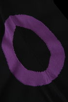 TOP ANDY en maille de cotton pima bicolore avec motif circulaire | NOIR VIOLET