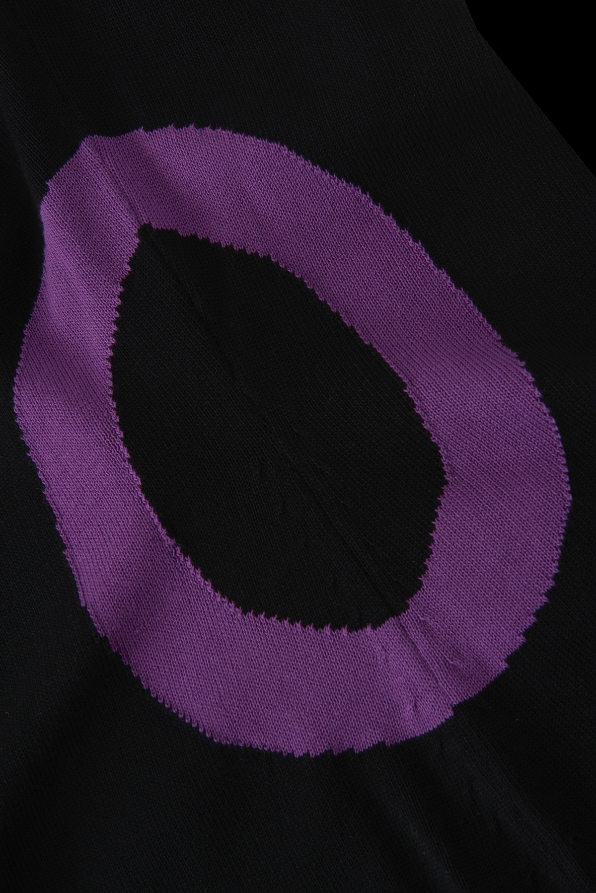 TOP ANDY en maille de cotton pima bicolore avec motif circulaire | NOIR VIOLET